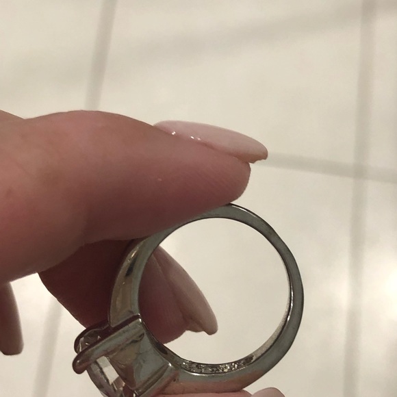 Cubic Zirconia size 8 beautiful ring. - Picture 8 of 8